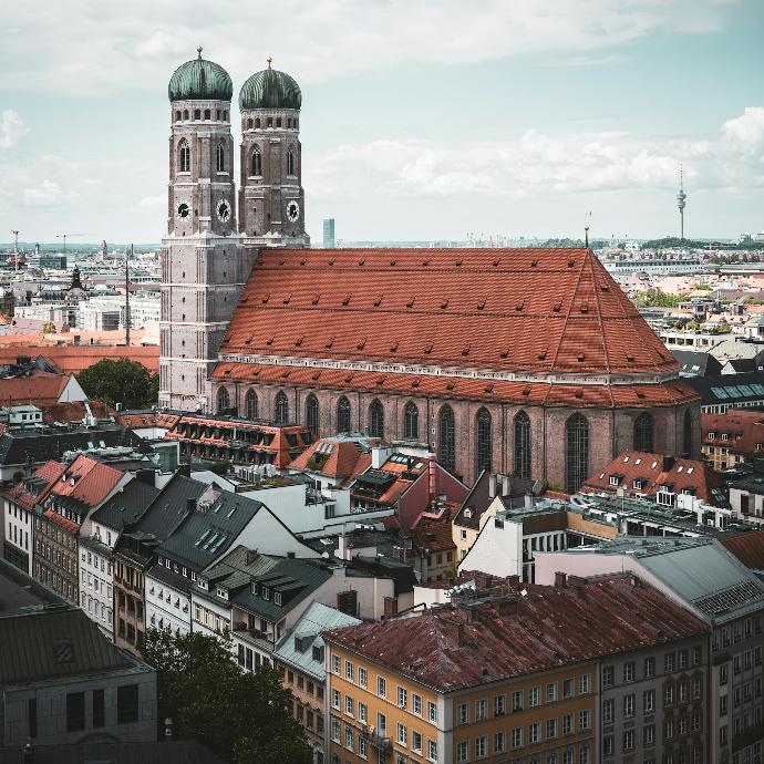 a large building with Munich Frauenkirche